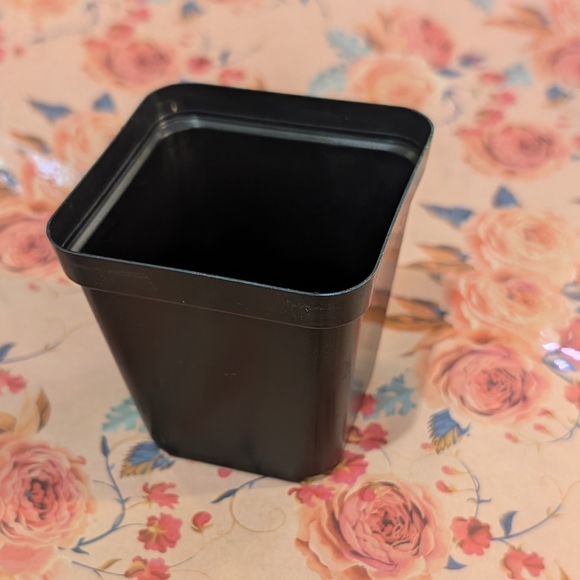 Black plastic planters, 2.5 Inch - Picture 3 of 3